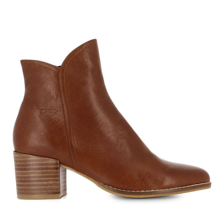 MOCKAS - COGNAC POLISH LEATHER